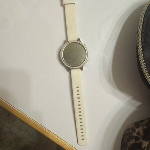 Garmin Lily Active 2 in Lunar Gold